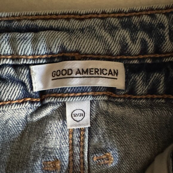 Good American Light Denim Shorts - Picture 3 of 3